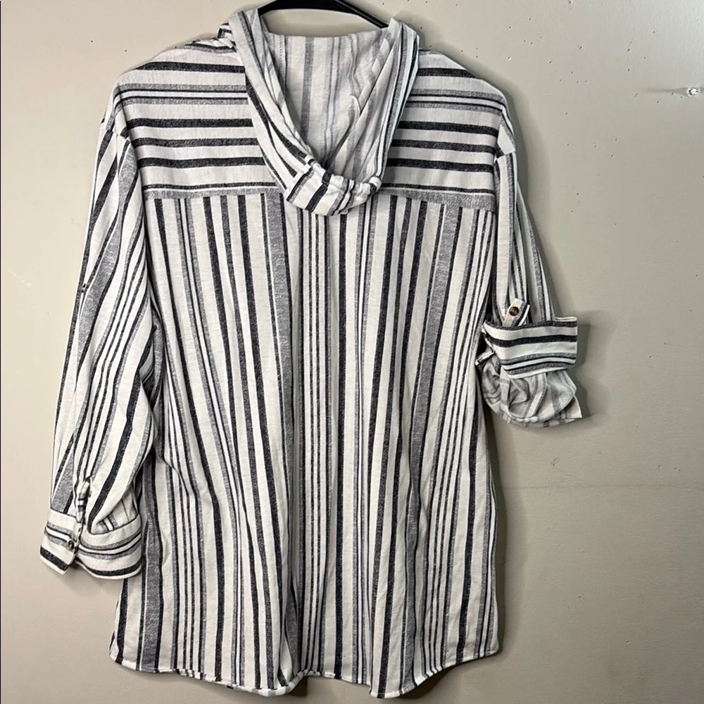 Eden & Olivia Black and White Striped Top - Picture 9 of 9